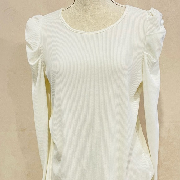 NWOT Ava james Top -Color Ivory - Picture 1 of 3